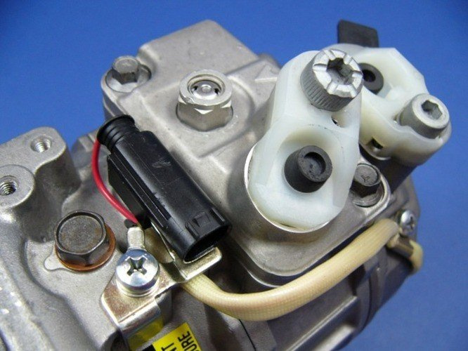 The air compressor 163 164 203 215 220 SPRINTER VITO