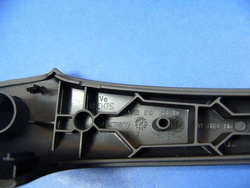 Uchwyt zamykania wew. prawy drzwi przednich W 203