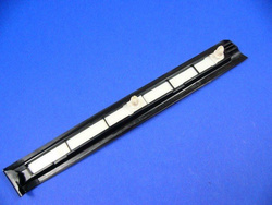 Listwa błotnika  przedniego dolna  prawa  W 210  do 06/99