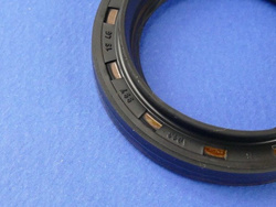 Uszczelniacz półosi lewej / prawej  W 169 W 245  / 4 MATIC W 204 W 205 W 212W 213 W 216 W 217 W 218 W 221 W222 W 253 