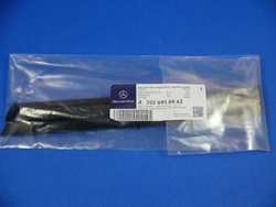 Listwa błotnika  przedniego dolna  lewa  W 202  do 09/97