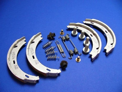  Szczęki hamulcowe ze sprężynkami W 124 W 168 W 169 R 170 W 201 W 202 W  C 208 W 210 W 245 164x20 mm