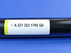 Drążek  stabilizatora  przód z gumami   W 221
