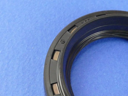 Uszczelniacz półosi lewej / prawej  W 169 W 245  / 4 MATIC W 204 W 205 W 212W 213 W 216 W 217 W 218 W 221 W222 W 253 