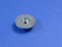 Nakrętka   górna / dolna mocująca błotnik przedni  W 169 W 204 C 207 W 212 C 218 W 222 W 246