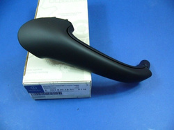 Uchwyt zamykania wew. prawy drzwi przednich W 203