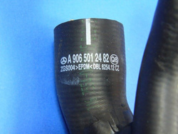 Przewód gumowy  dolny prawy chłodnica SPRINTER 906