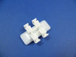 Klamra / spinka listwy zewnętrznej W 202 W 203 W 210 W 211 W 220 VITO 638,639