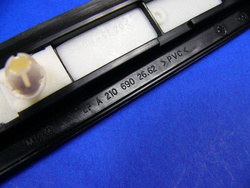 Listwa błotnika  przedniego dolna  prawa  W 210  do 06/99