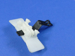 Klamra / spinka listwy zewnętrznej  W 124