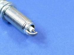 Świeca zapłonowa  C 117 X 156 R 172  W 176  X 204 W 205  C 207 W 212  W 213 C 238 W 246 X 253