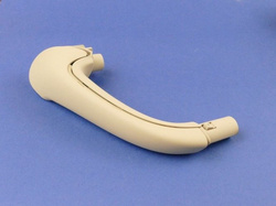 Uchwyt  zamykania wew. prawy  drzwi przednich   W 203